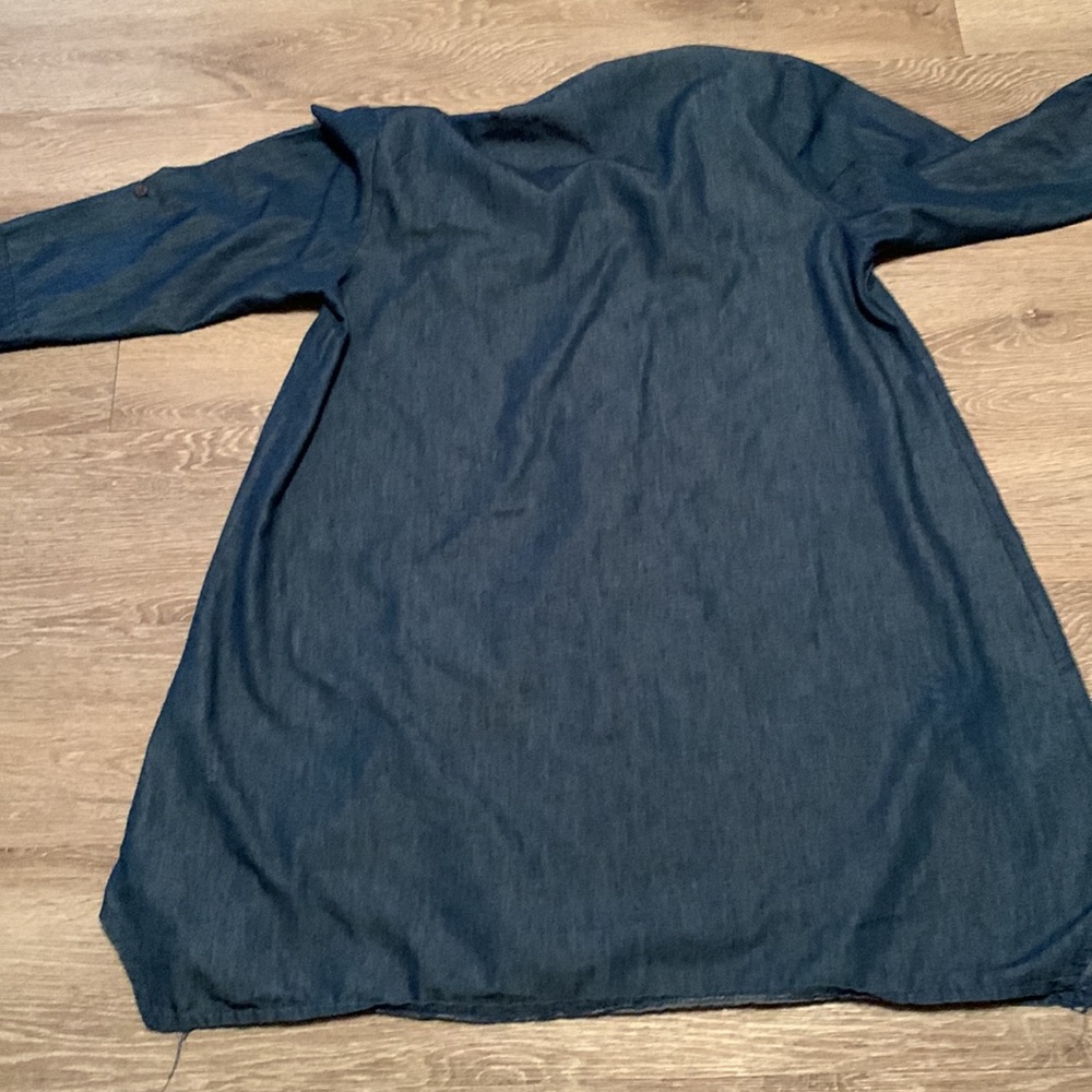 LMT: Light Denim Shirt Dress with two embroidered flowers - Picture 4 of 12